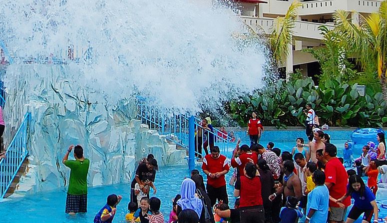 This huge water park covers close to two square kilometers. And among its many attractions are a six-lane water slide, a Penguin Island, and Malaysia's largest wave pool.