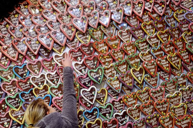 A vendor arranges hundreds of gingerbread hearts at the Christmas market in Potsdam, Germany.