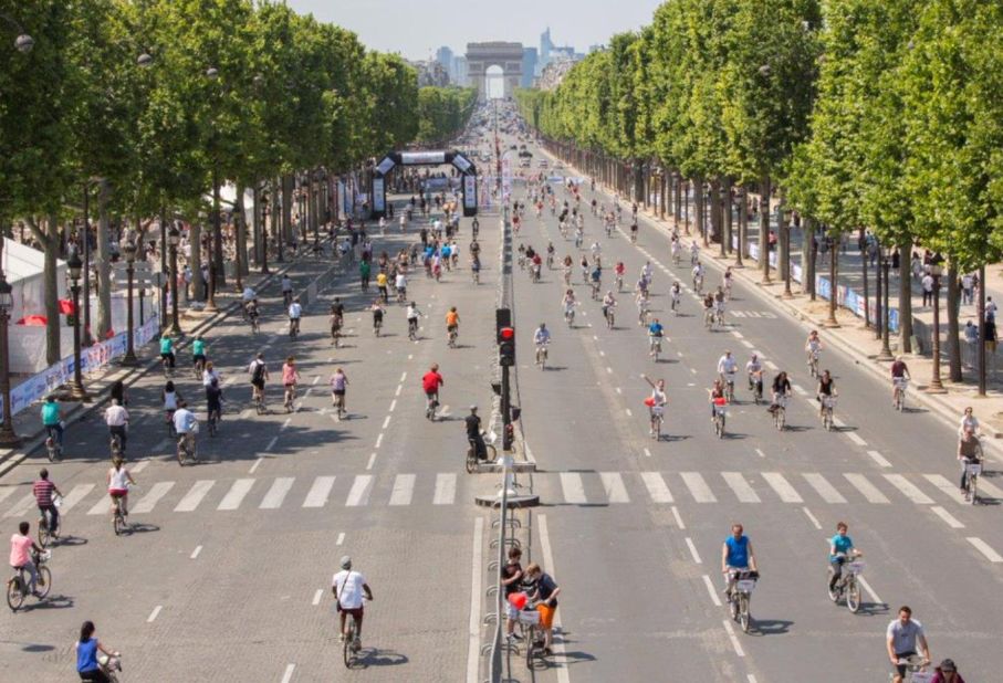 Paris' usually jam-packed roads went car-free for a day on September 27. 