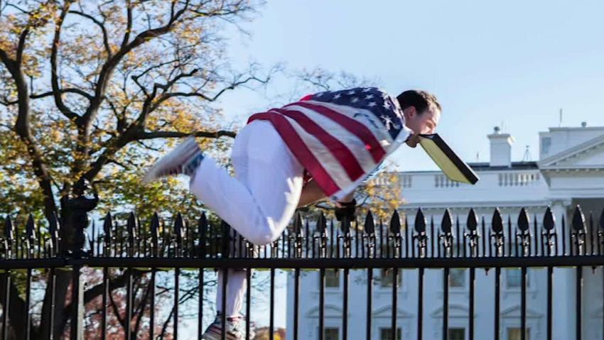 white house jumper intruder flag johns nr _00001430.jpg