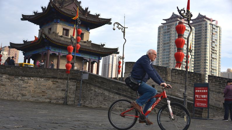 You can't enter Xi'an's Terracotta Army pit and take selfies with the warriors. But you can run, walk and bike on the City Wall. A bike ride is the best and quickest way to explore the wall.