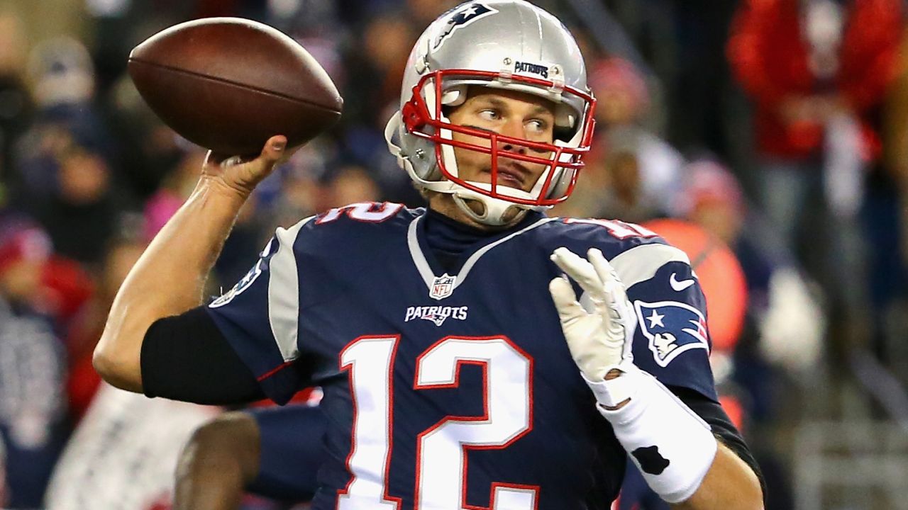 FOXBORO, MA - NOVEMBER 23:  Tom Brady #12 of the New England Patriots throws during the first quarter against the Buffalo Bills at Gillette Stadium on November 23, 2015 in Foxboro, Massachusetts.  (Photo by Maddie Meyer/Getty Images)