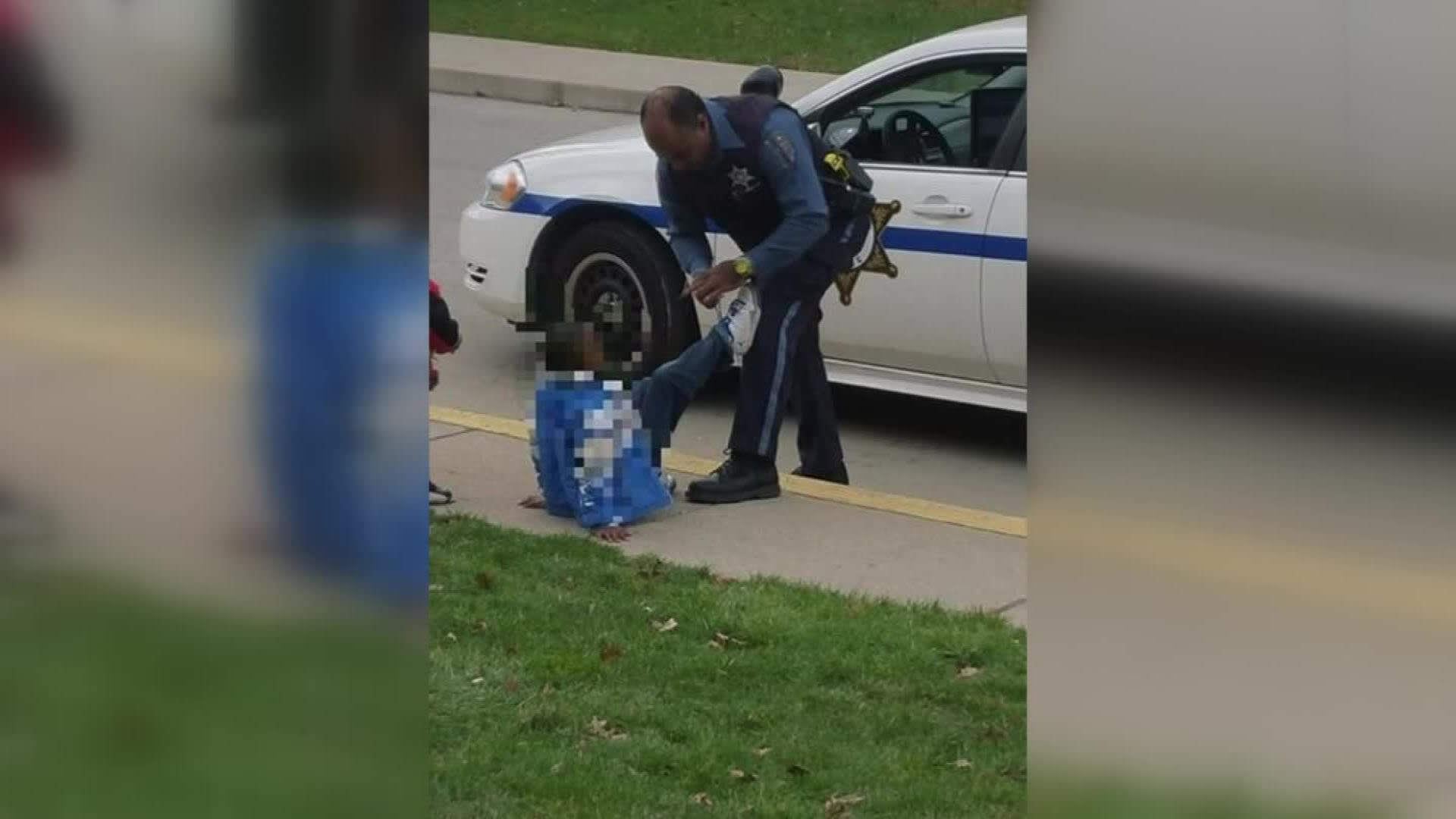 Photo of police officer tying boy's shoe goes viral | CNN