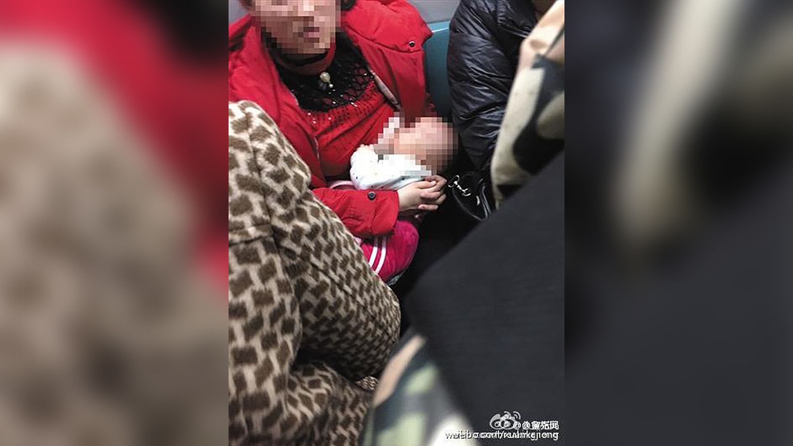 This image of a woman breastfeeding her baby on a crowded Beijing subway has been widely shared on Chinese social media site Weibo.