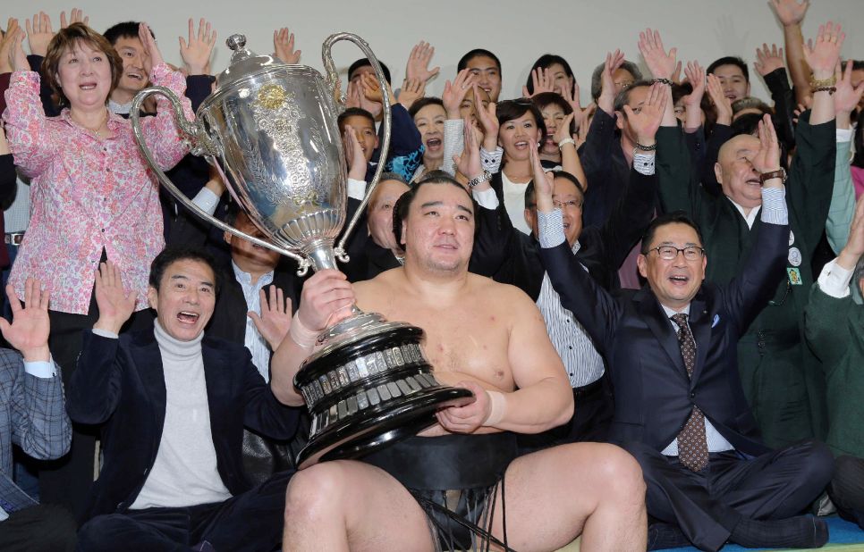 Rehabilitated sumo wrestler repays stablemaster with 1st