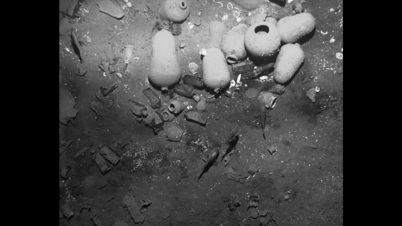 This undated handout picture released on December 5, 2105 by the Colombian Culture Ministry's press office shows the remains of the Spanish galleon San Jose.