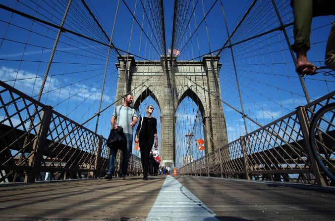 The iconic Brooklyn Bridge is part of one of VoiceMap's New York City audio tours, given by a local Brooklyn resident. 