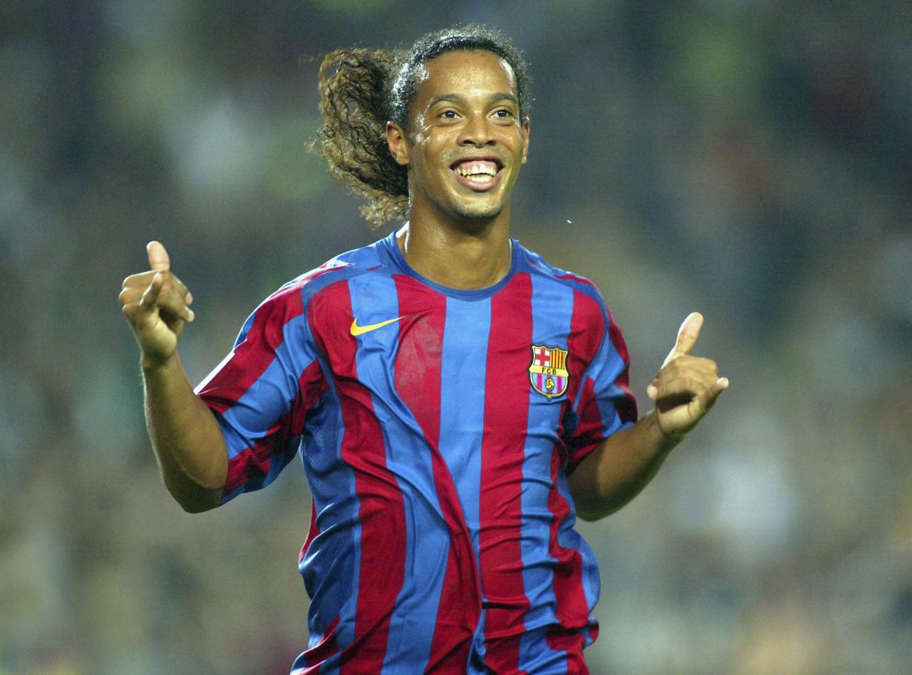 A fellow 2002 World Cup winner and a two-time World Player of the Year, Ronaldinho took to Twitter to praise his compatriot.