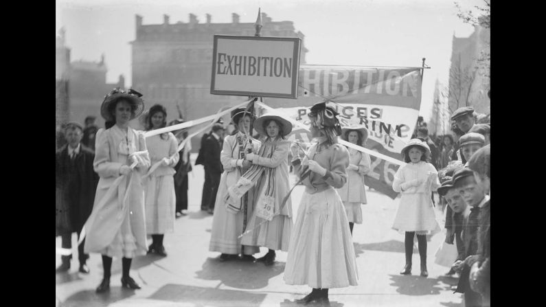 Young suffragettes promote a women's exhibition in London in May 1909. This photo was taken by Christina Broom (1862-1939), who has been called <a href="index.php?page=&url=http%3A%2F%2Fwww.dailymail.co.uk%2Fnews%2Farticle-1236319%2FWWI-photographs-taken-Christina-Broom-auction.html" target="_blank" target="_blank">the UK's first female press photographer.</a>