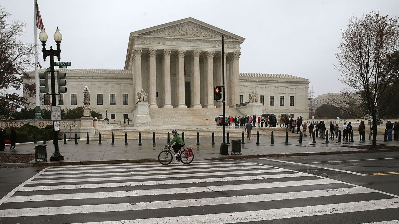 People wait inline to enter the US Supreme Court November 10, 2015 in Washington, DC.