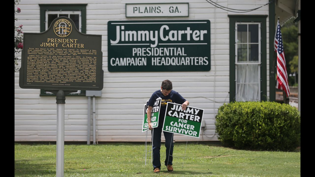 Jill Stuckey places signs in front of Jimmy Carter's former campaign headquarters in Plains, Georgia, on Thursday, August 20. During a news conference in Atlanta that day, the former U.S. President <a href="http://www.cnn.com/2015/08/20/politics/jimmy-carter-cancer-update/index.html" target="_blank">announced that he had cancer spots on his brain</a> and would immediately begin a regimen of treatment. Carter <a href="http://www.cnn.com/2015/12/08/health/jimmy-carter-cancer-legacy/index.html" target="_blank">announced in December</a> that he was cancer-free.