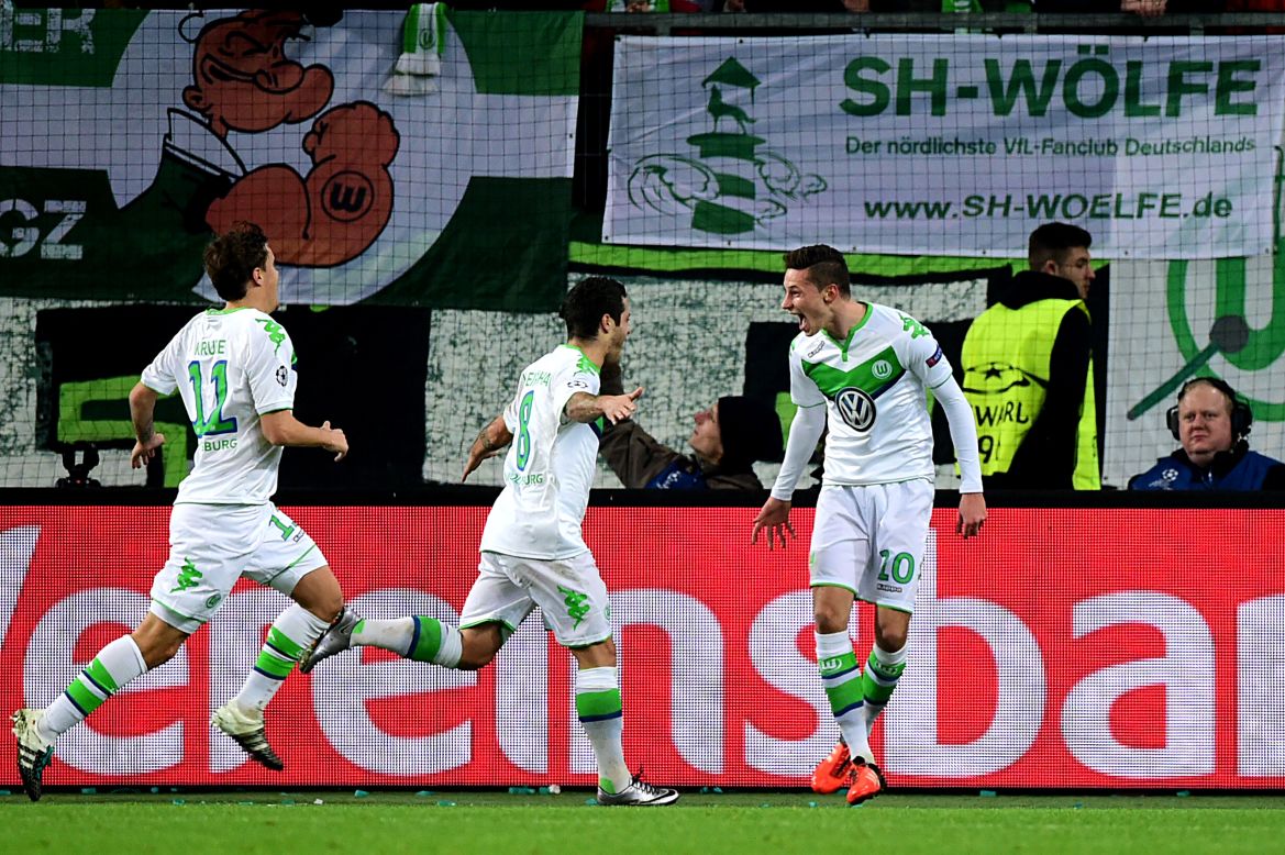 Wolfsburg's Portuguese striker Vieirinha (C) celebrates scoring the German club's second goal.