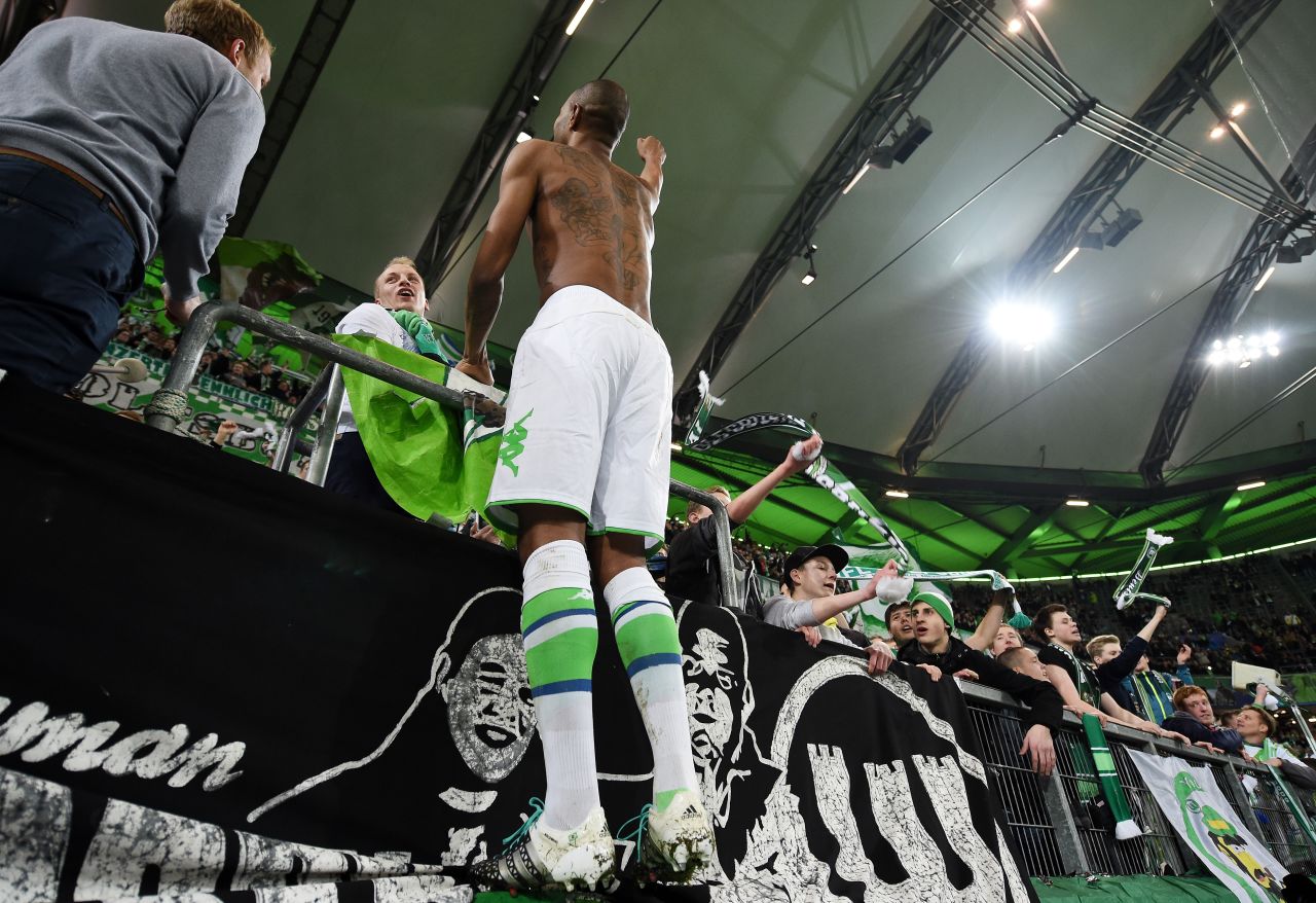 Naldo, of Wolfsburg, celebrates with fans after the 3-2 victory over Manchester United that eliminated the English club from the Champions League.
