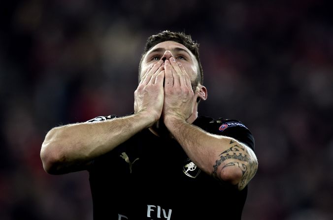 Olivier Giroud scored all three goals as Arsenal claimed a 3-0 win at Olympiacos to ensure their place in the next round of the competition. 