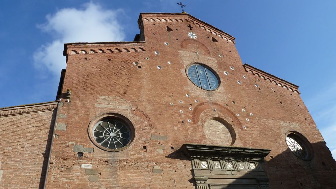 The town's cathedral has stood since the 13th century, and shows the influence of Moorish design during the reign of Holy Roman Emperor Frederick II. The ceramic basins embedded into the brickwork take the shape of the Ursa Major and Ursa Minor constellations. 