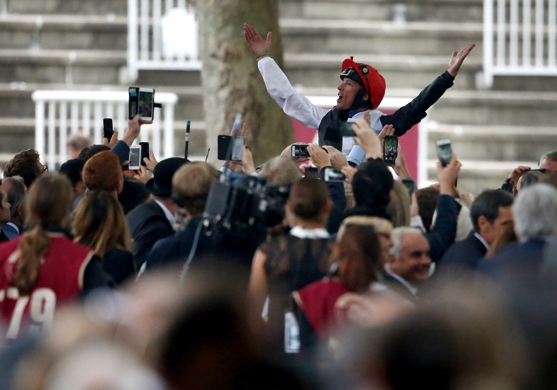 It was Dettori's fourth victory at Europe's richest flat race.