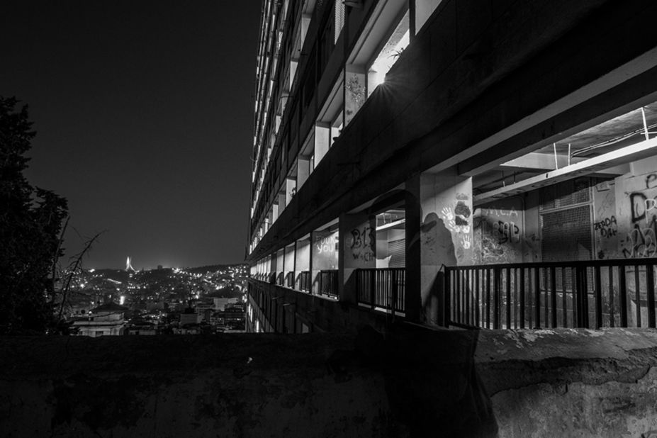 "The series is shot at the Aero-Habitat, a quarter in the Algerian capital that looks like a vertical village. This community of migrants has chosen to inhabit this building because it gives them a living space, a place to work but also a hiding place. They can live here without exposure to the risk of identity checks that happen in the outside world," explains Rouchiche.