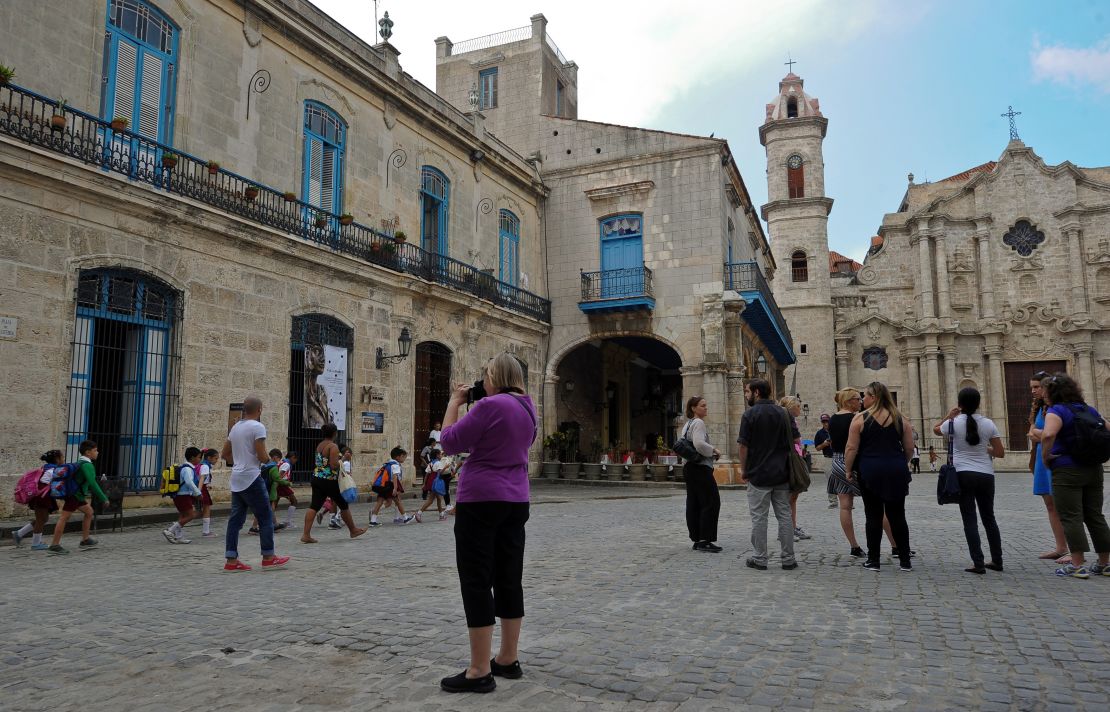 Crowds of foreign tourists walk around on Old Havana.