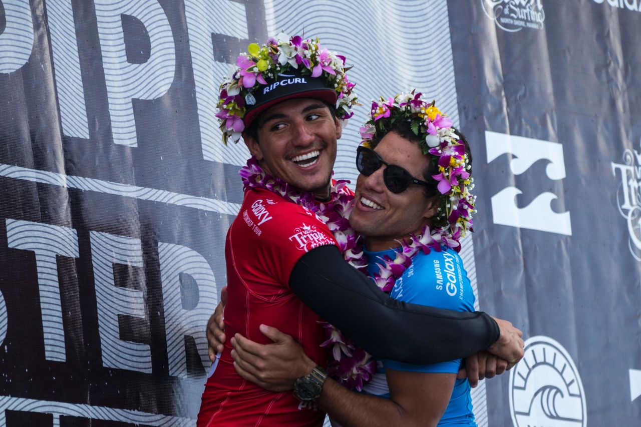 Brazilian finalists Gabriel Medina and newly-crowned World Champion Adriano de Souza hug during the awards ceremony on December 17. 