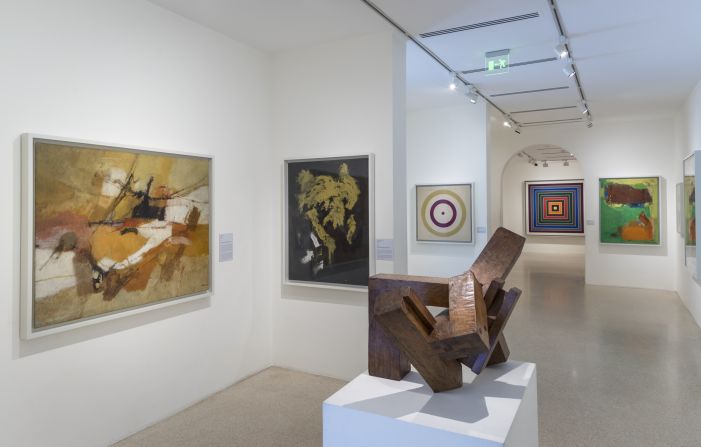 Guggenheim befriended the Parisian artistic community, many of them emigres from America and across Europe, and began hosting their work at Guggenheim Jeune, her gallery in London.