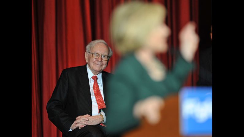 Billionaire businessman Warren Buffett listens to Democratic presidential candidate Hillary Clinton as she speaks in Omaha, Nebraska, on Wednesday, December 16. Buffett <a href="index.php?page=&url=http%3A%2F%2Fwww.cnn.com%2F2015%2F12%2F16%2Fpolitics%2Fhillary-clinton-warren-buffett-rule-omaha%2F" target="_blank">hosted a fundraiser for Clinton</a> before the rally.
