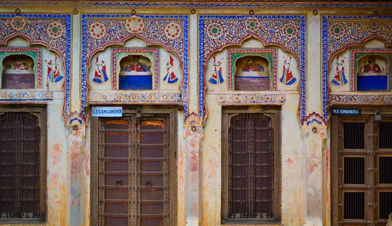These delicately embellished havelis were built by members of India's Marwari community, who amassed fortunes doing trade. They then hired painters to decorate the wall of their mansions to boast their wealth.