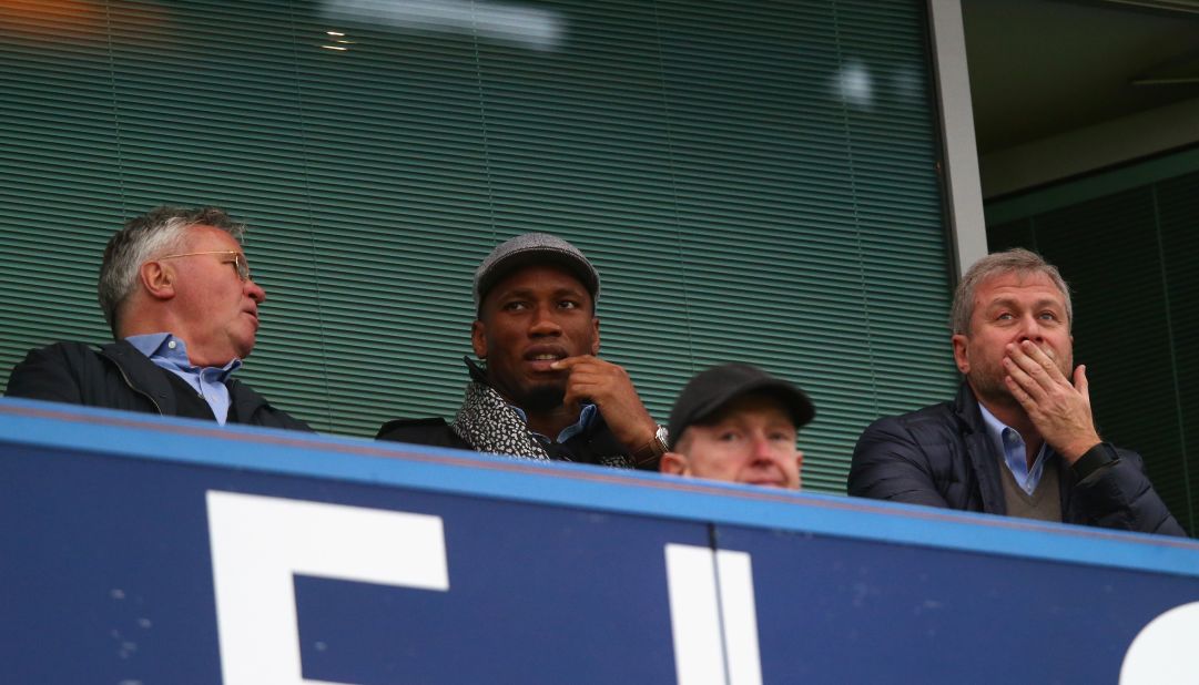 Chelsea interim manager Guus Hiddink (L), Blues legend Didier Drogba (C) and Chelsea owner Roman Abramovich (R) talk prior to match between Chelsea and Sunderland at Stamford Bridge.