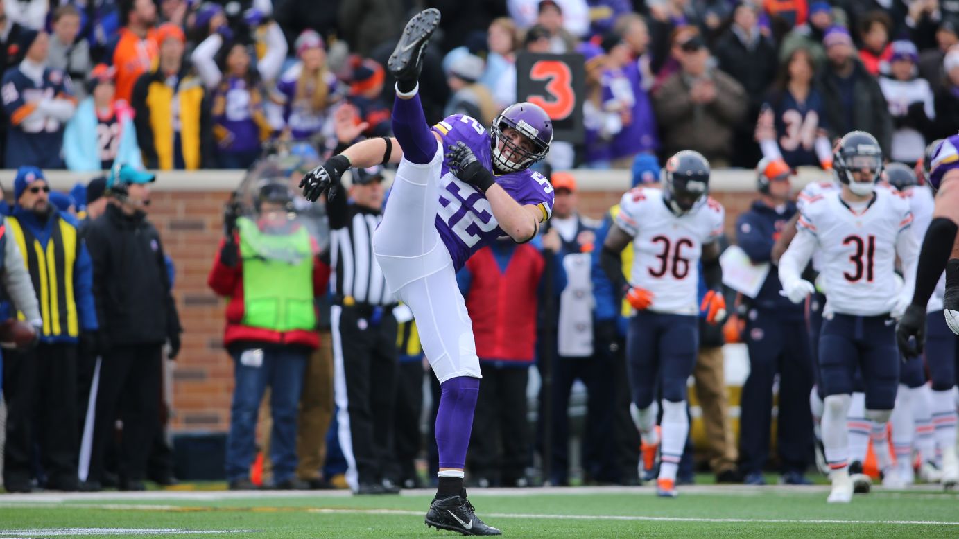 Chad Greenway of the Minnesota Vikings celebrates his sack of Jay Cutler of the Chicago Bears in the first quarter on Sunday, December 20, at TCF Bank Stadium in Minneapolis, Minnesota.<br />