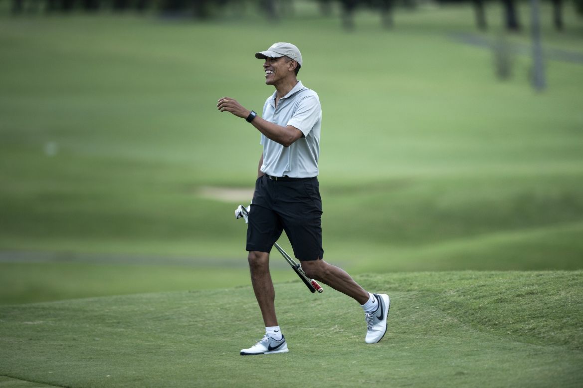 Obama arrives on the 18th hole of the Mid Pacific Country Club's golf course December 21 in Kailua.
