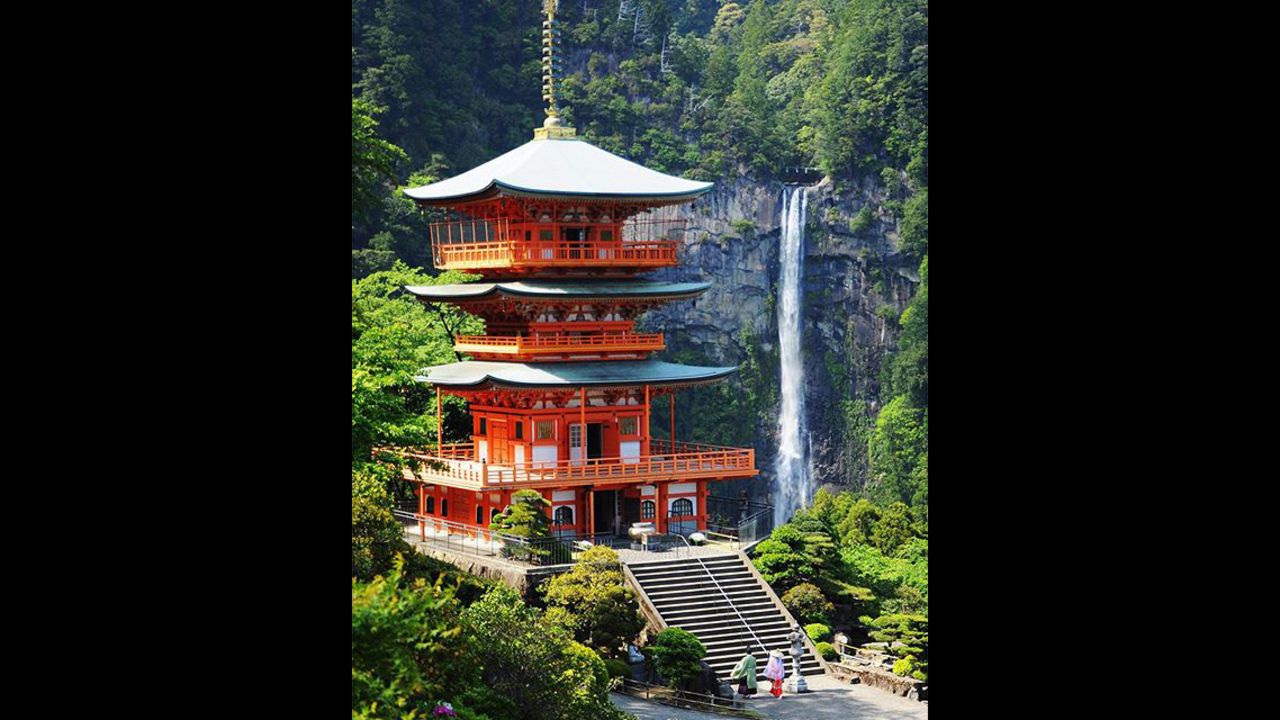 At 133-meters high, Wakayama's Nachi Falls is the biggest waterfall in Japan. It manages to steal some of the attention from Kumano Nachi Taishai shrine. Photo by CNN's Maggie Wong <a href="https://www.instagram.com/hiufu/" target="_blank" target="_blank">@hiufu </a>