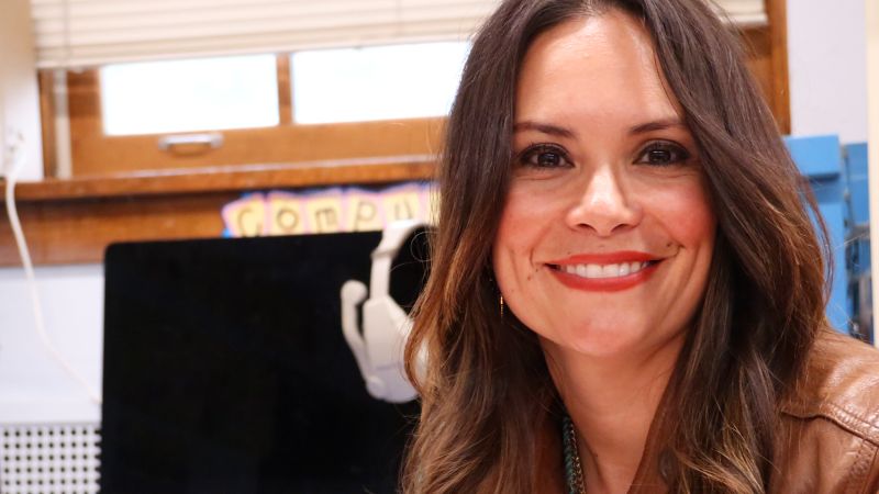 NextImg:Teacher goes above and beyond for students in need | CNN