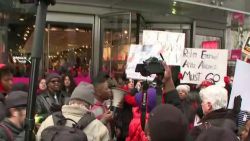 chicago protests christmas shopping young live nr _00003018.jpg