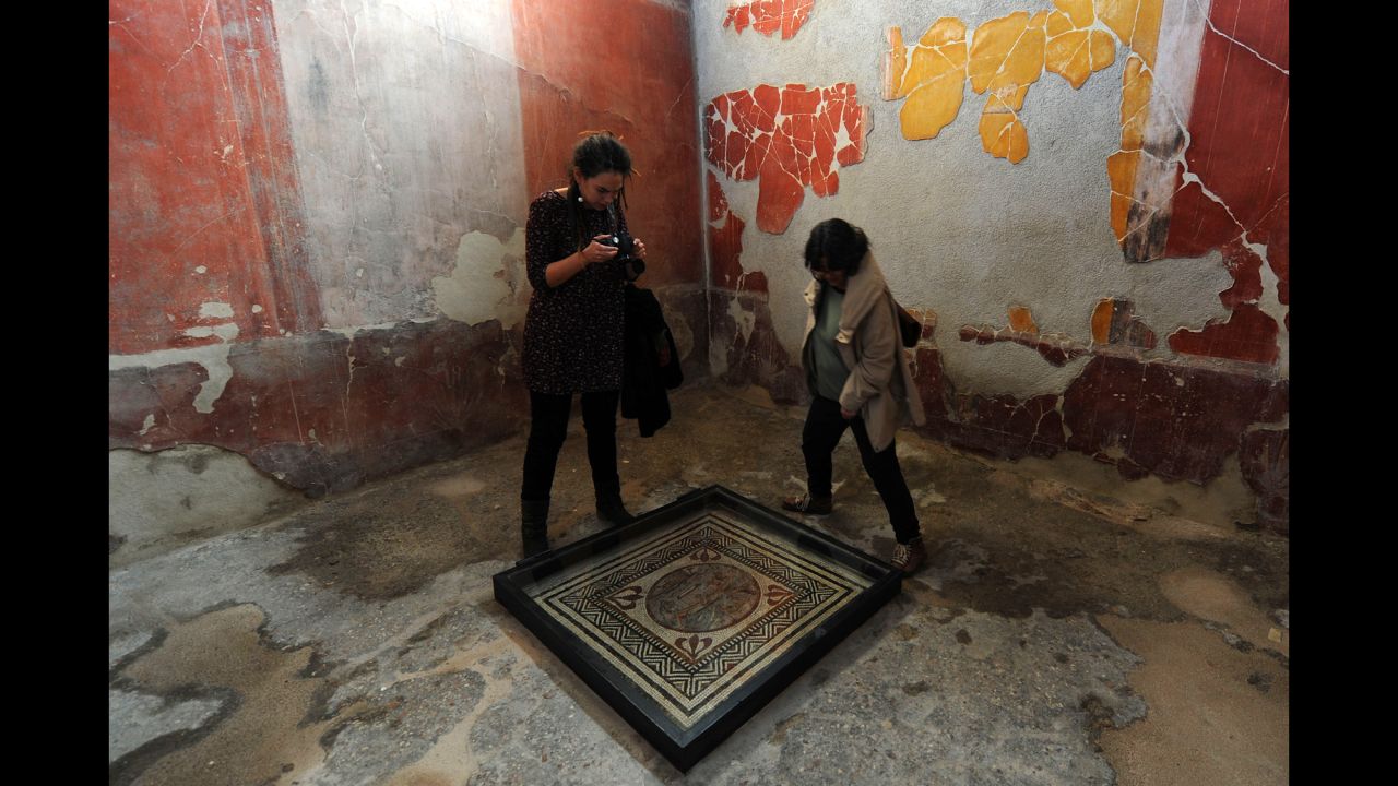 People visit the Pacuius Proculus Domus.