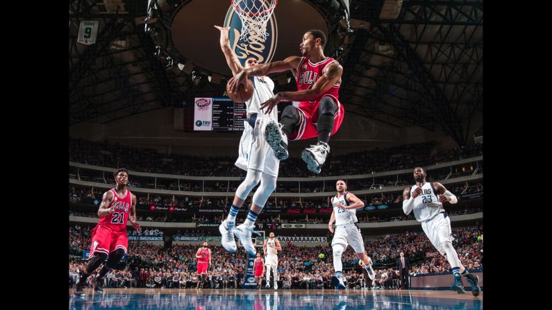 Chicago's Derrick Rose passes the ball to a trailing teammate during an NBA game in Dallas on Saturday, December 26.