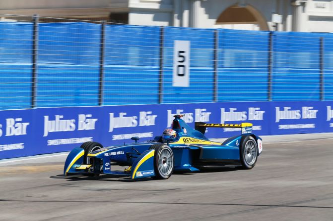 Formula E's cars, like the Renault e-dams racer pictured, run on rechargeable batteries with a maximum power of 200 kilowatts. F1's hybrid racers rely on a turbocharged 1.6-litre V6 engine and an <a href="index.php?page=&url=https%3A%2F%2Fwww.formula1.com%2Fcontent%2Ffom-website%2Fen%2Fchampionship%2Finside-f1%2Funderstanding-f1-racing%2FEnergy_Recovery_Systems.html" target="_blank" target="_blank">Energy Recovery System (ERS)</a>.