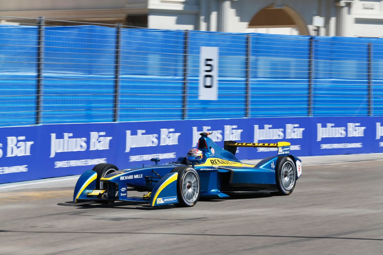 Formula E's cars, like the Renault e-dams racer pictured, run on rechargeable batteries with a maximum power of 200 kilowatts. F1's hybrid racers rely on a turbocharged 1.6-litre V6 engine and an <a href="https://www.formula1.com/content/fom-website/en/championship/inside-f1/understanding-f1-racing/Energy_Recovery_Systems.html" target="_blank" target="_blank">Energy Recovery System (ERS)</a>.