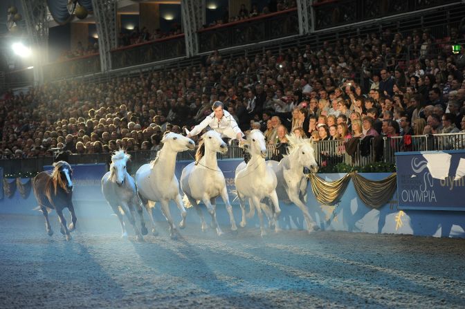 Meet the amazingly talented Jean-Francois Pignon -- a man who can ride two horses at the same time.