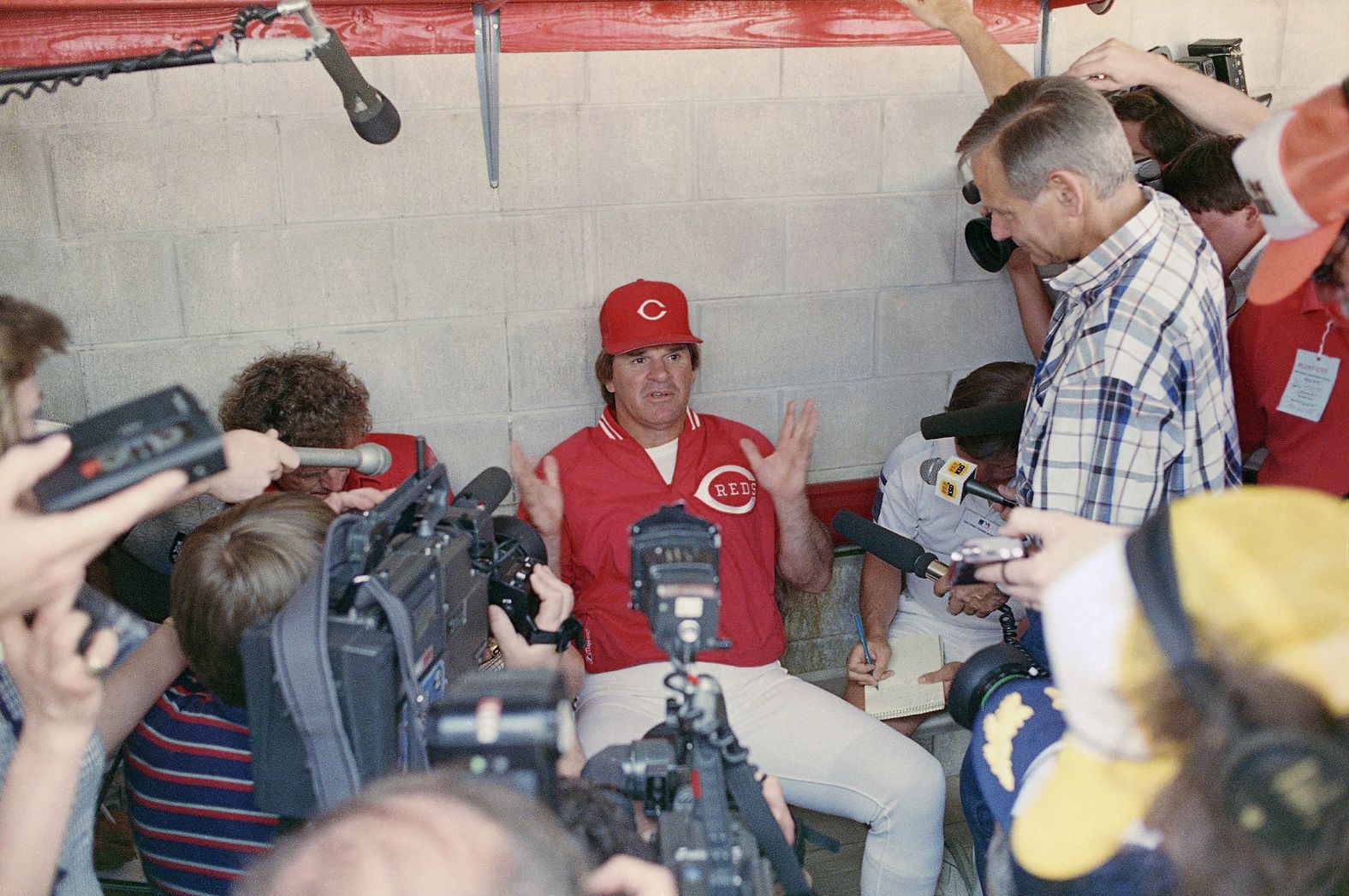 Rose, as manager of the Reds, talks with reporters before an exhibition game in 1989. He refused to answer any questions about Major League Baseball's investigation of his alleged gambling.