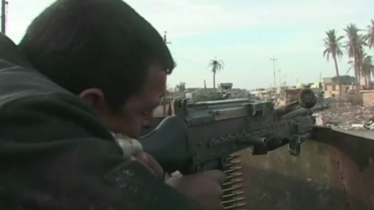 ISIS suicide bombers attack Iraqi army base elbagir lklv_00000620.jpg