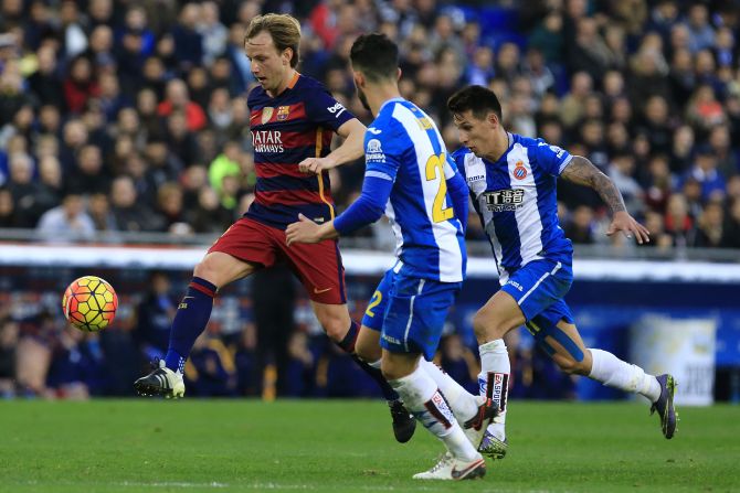 Barcelona's Croatian midfielder Ivan Rakitic (L) vies for possession with Espanyol's Spanish defender Alvaro Gonzalez.