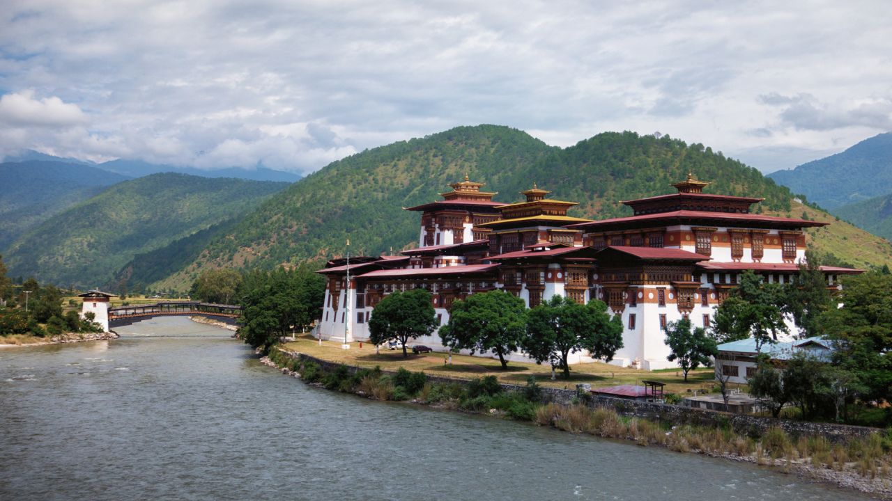 Punakha Dzong marks the victory of Bhutan against Tibet in a battle over a cherished relic.