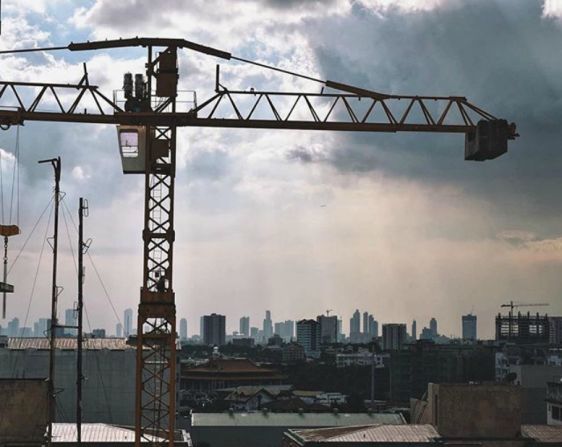 Petim Maminta (<a  target="_blank" target="_blank">@ipetim</a>) was another to share an image of the construction shaping the vast Manila Metro area. She sent this picture of a crane that is being used to build new condos stretching out over the skyline of Quezon City.