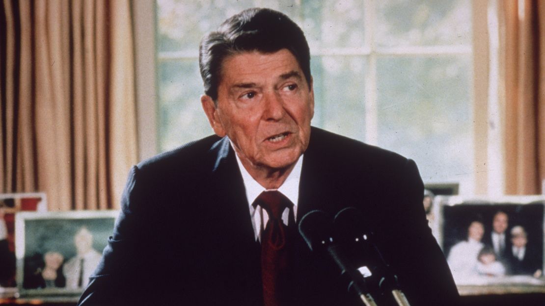 Ronald Reagan in the Oval Office in 1985