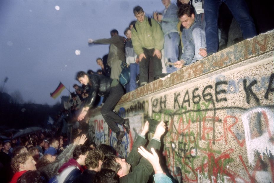 People from East Germany greet citizens of West Germany at the Brandenburg Gate in Berlin on December 22, 1989 as the border was opened. Bundesliga clubs rapidly lured away BFC's best players.