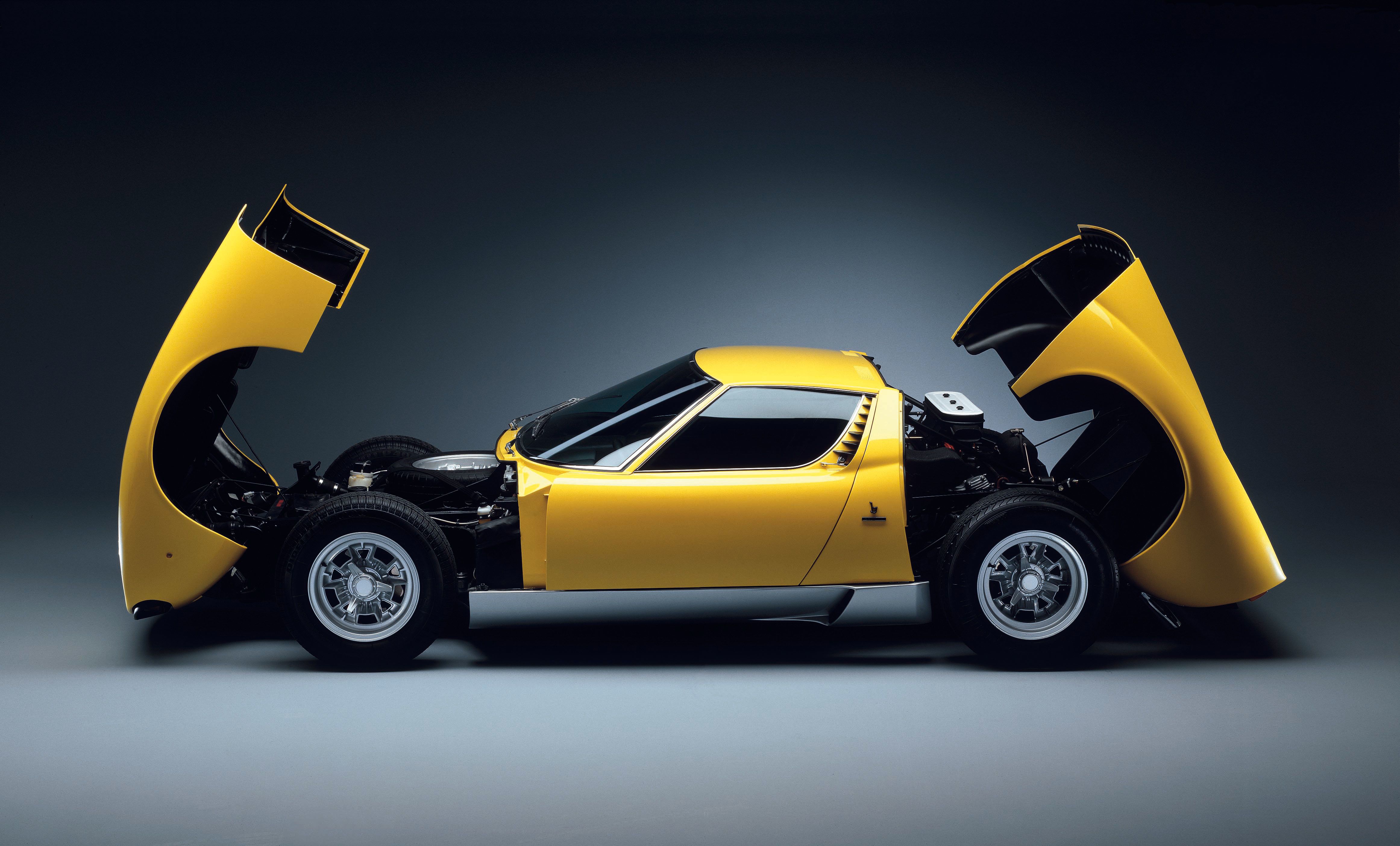 Lamborghini Sports Car, Iconic Raging Bull