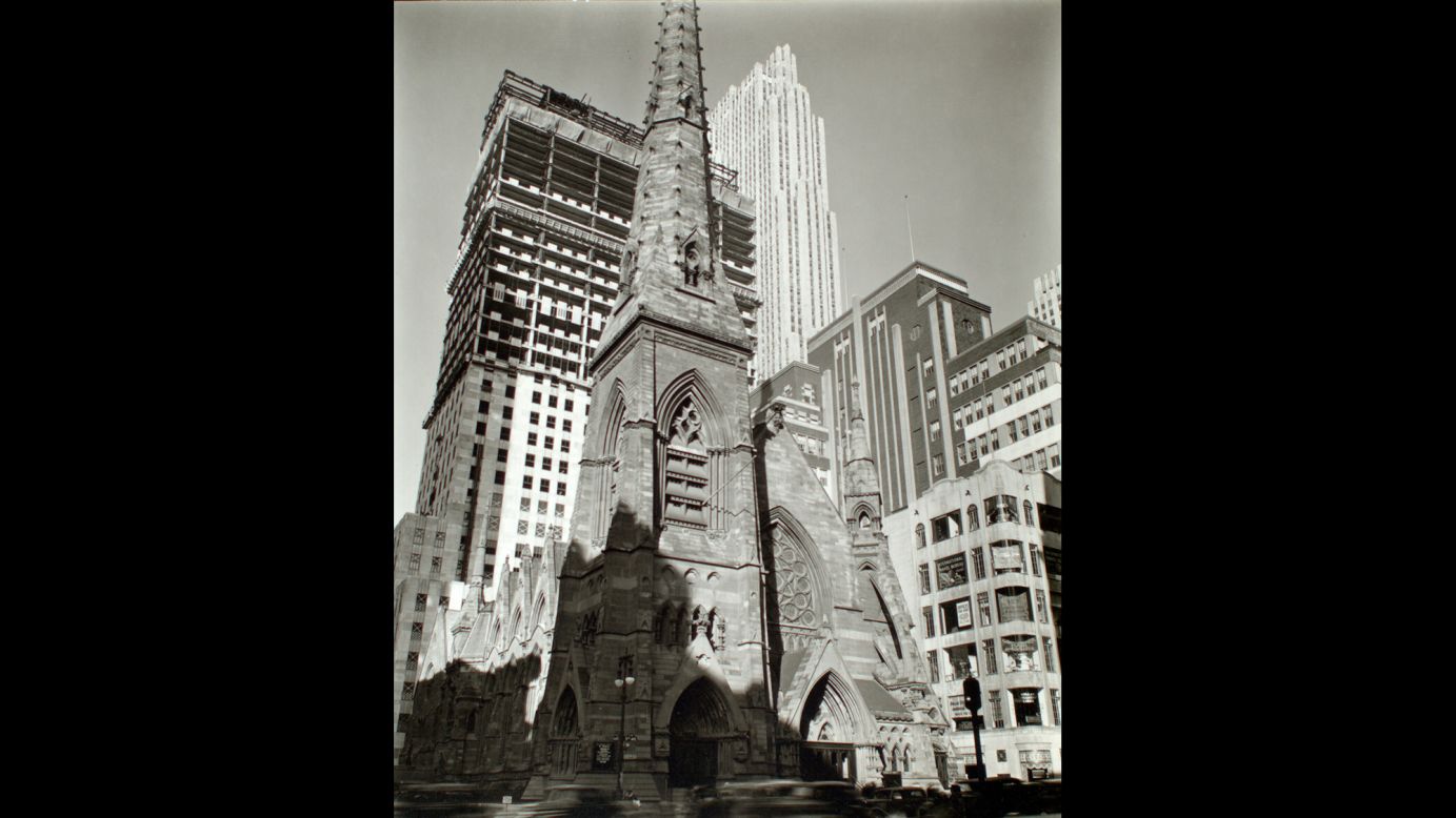 In 1936, Abbott photographed the St. Nicholas Collegiate Reformed Protestant Dutch Church on Fifth Avenue and 48th Street. The church, which dated to 1628, was demolished in 1949.