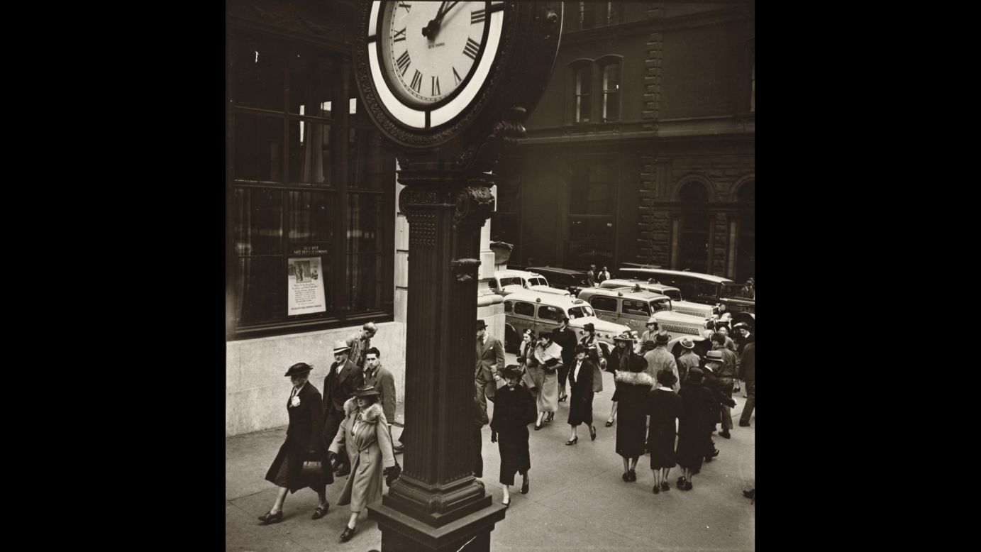 Pedestrians pass a clock on Fifth Avenue and 44th Street in 1938.