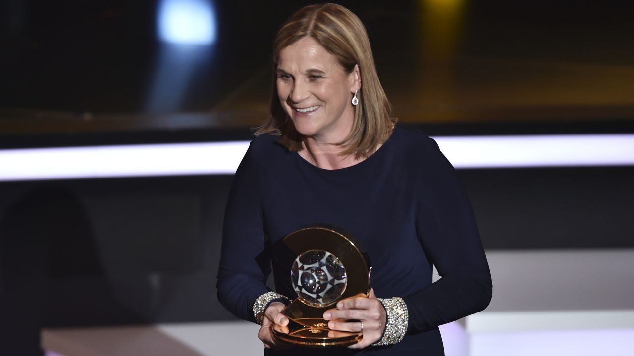 Ellis was named the 2015 FIFA World Coach of the Year.