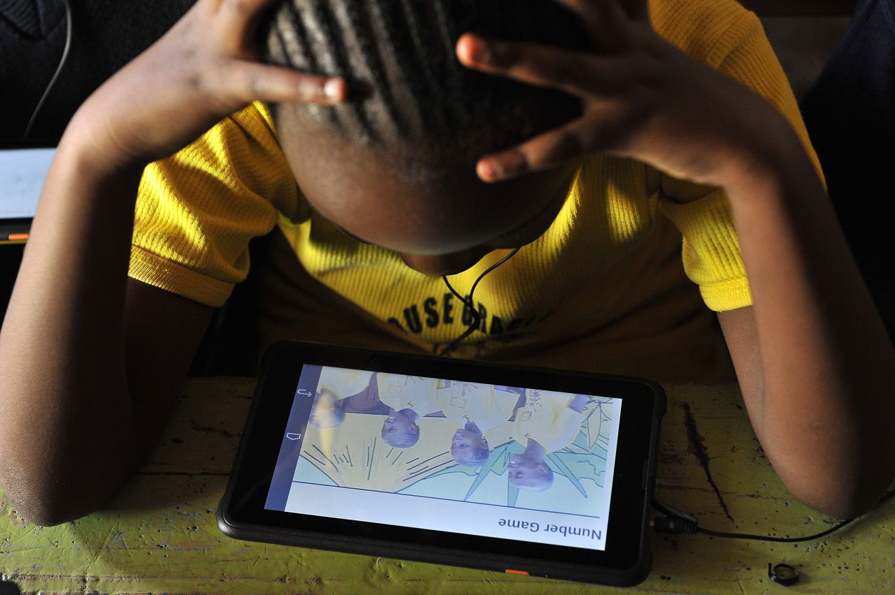 "The Kio Kit allows the learning of several subjects with ease because everything is stored in the memory of the tablet; one can switch from one topic to the next easily," says schoolmaster Pastor George.