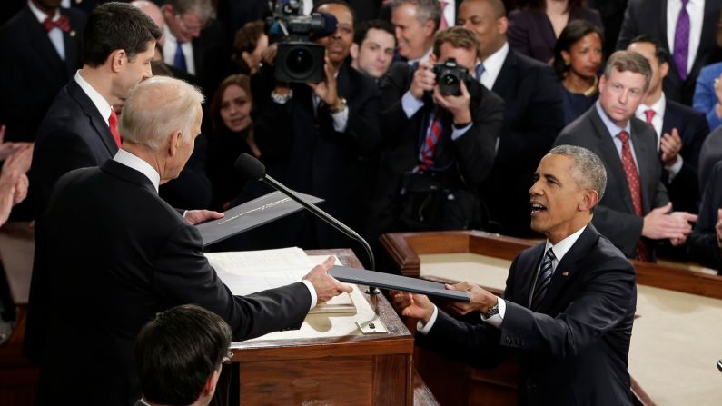 Obama gives copies of his speech to Biden and Ryan.